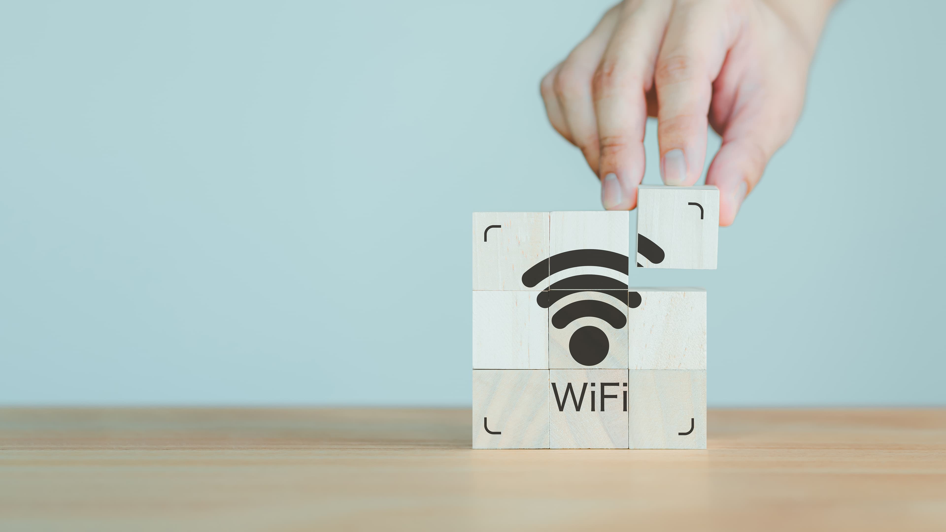無料Wi-Fiの危険性と安全な使い方