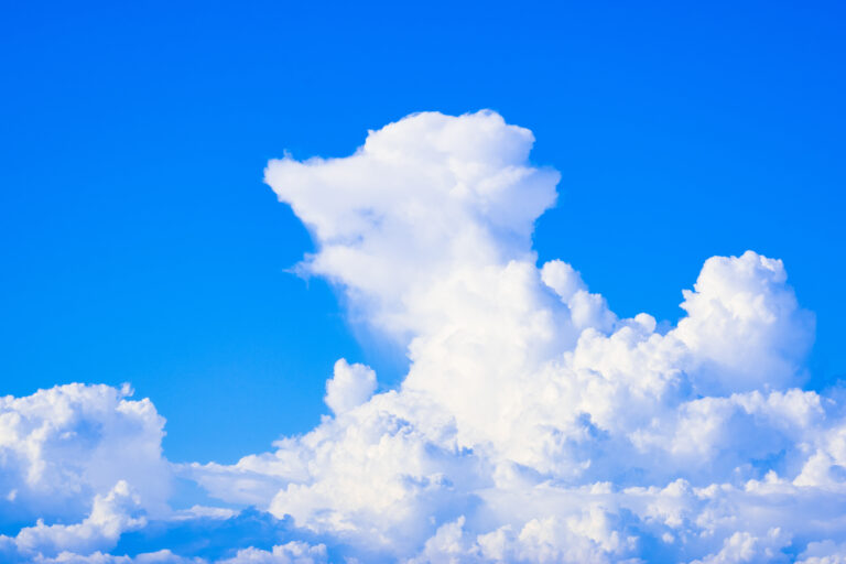 夏の空の雲